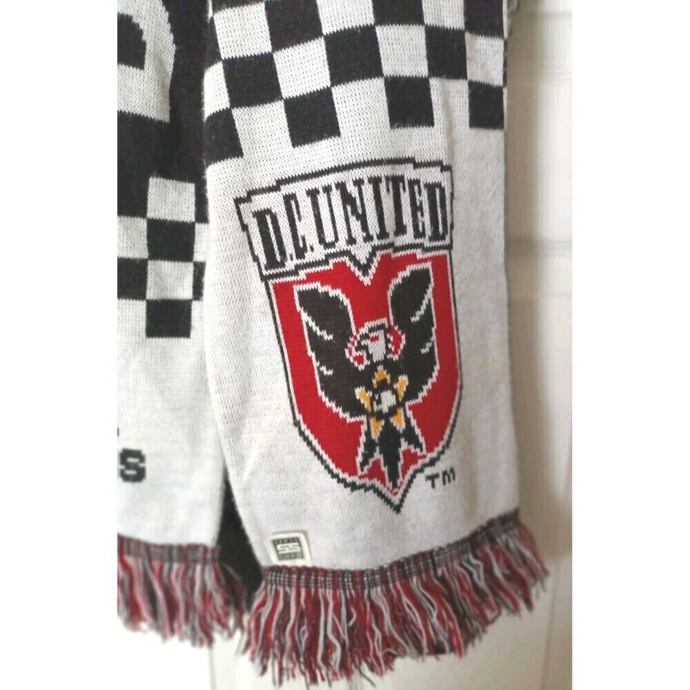 DC United Adidas Scarf Honeycomb Fan Black Red Reversible - Picture 5 of 6